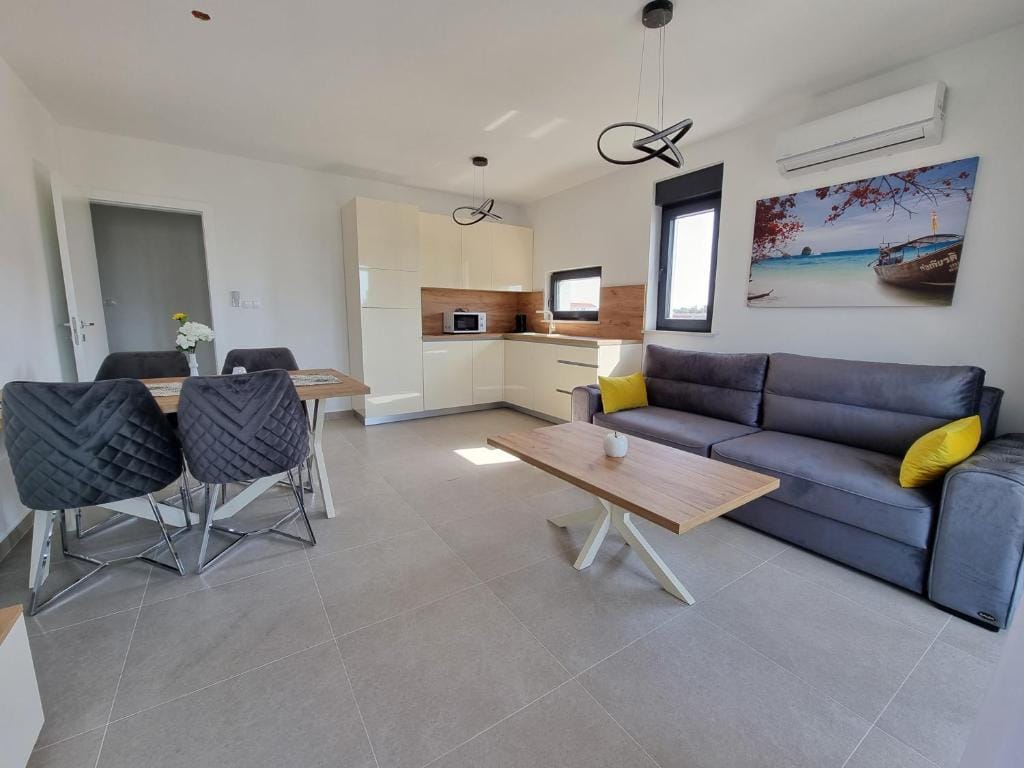 Shark Deluxe | One Bedroom Apartment - Image 4