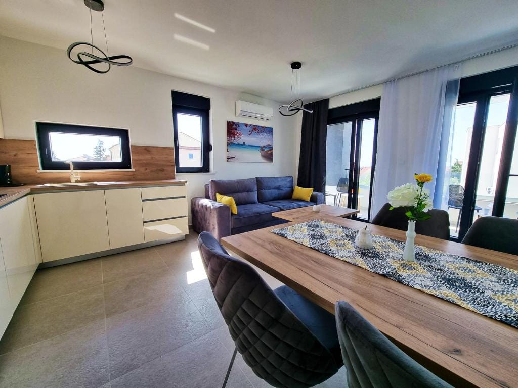 Shark Deluxe | One Bedroom Apartment - Image 5