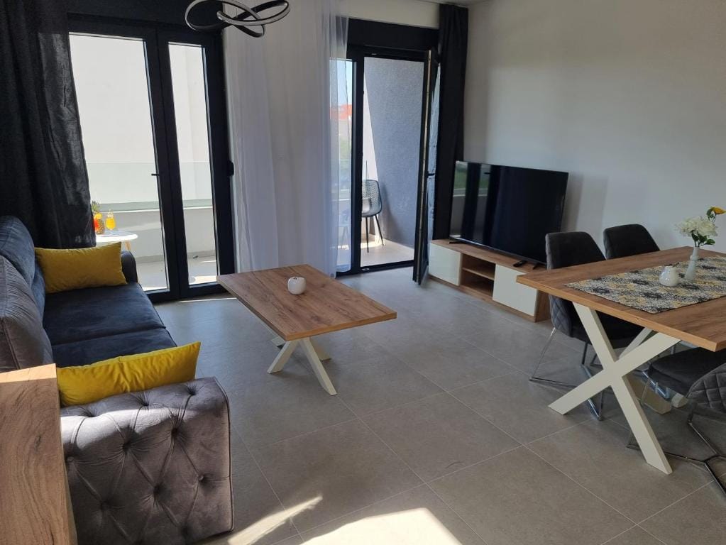 Shark Deluxe | One Bedroom Apartment - Image 10