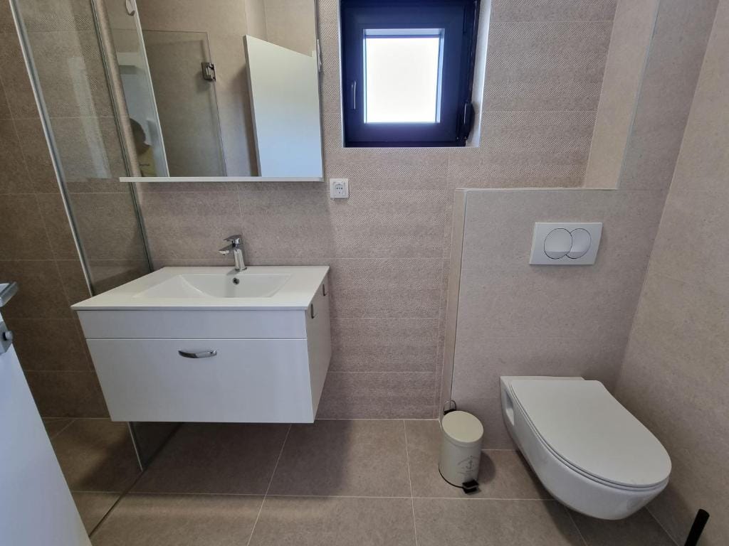 Shark Deluxe | One Bedroom Apartment - Image 7