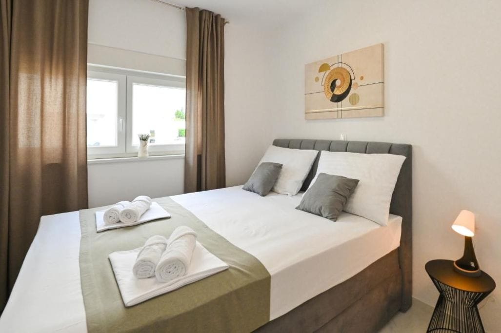 Break A & C | One-bedroom - Image 12