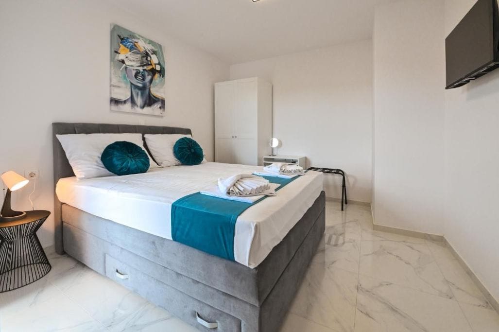 Break A & C | One-bedroom - Image 13